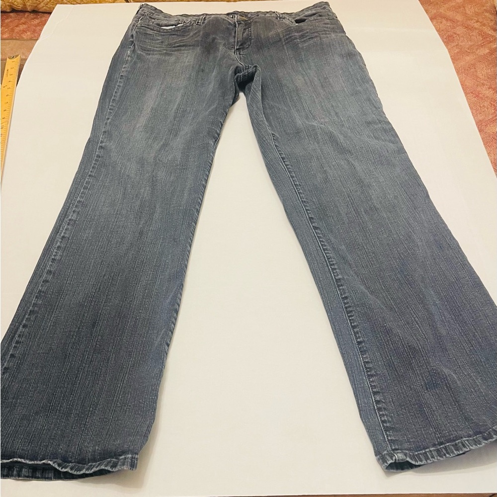 Classic Blue Women's Bootcut 5 pocket jeans. Size 16